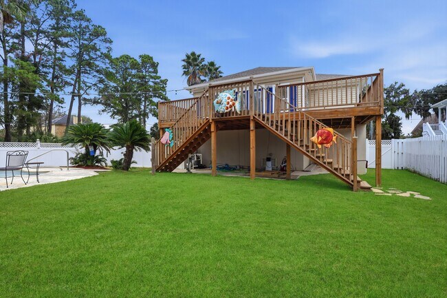 Building Photo - Lowcountry living on beautiful Whitemarsh Island