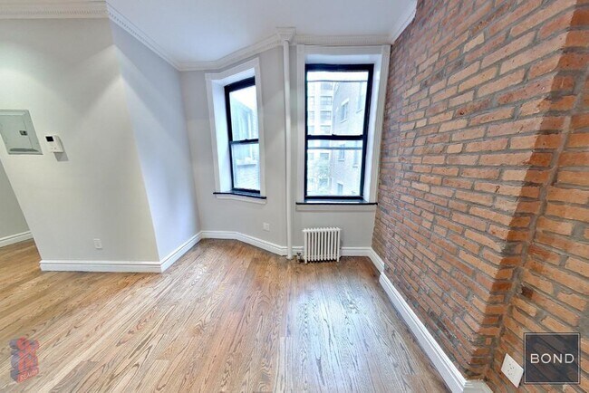 Building Photo - 330 E 35th St