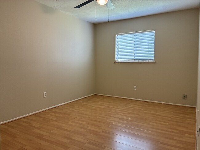 Building Photo - 2715 Kingfisher Dr
