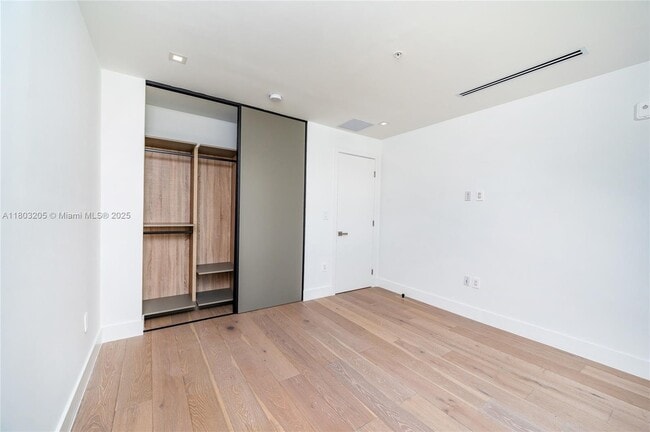Building Photo - 204 Sunrise Dr