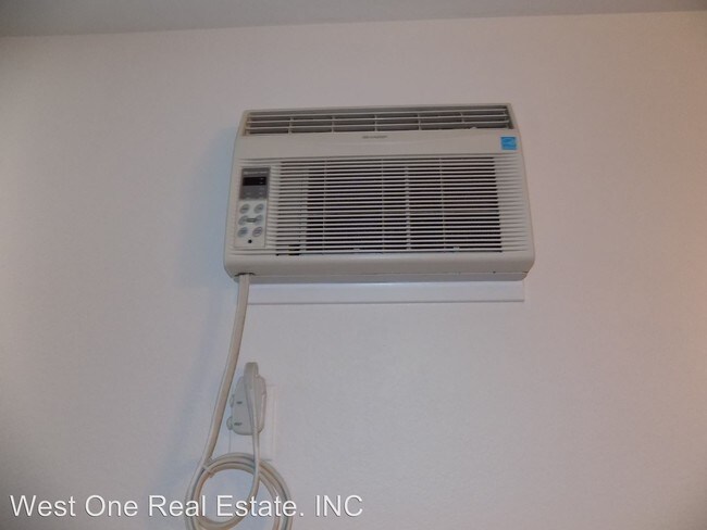 Building Photo - 111 N Walnut Ave