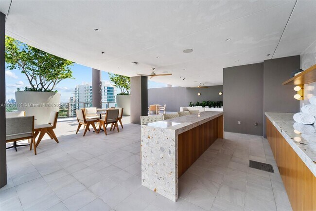 Building Photo - 2678 Tigertail Ave