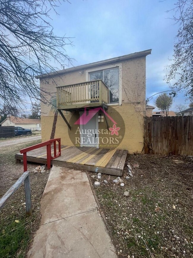 Building Photo - 1209 Bawcom St