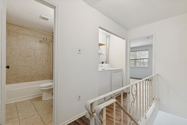 Building Photo - Available now, 3B/2.5B Two Story Townhome in Butler Park!