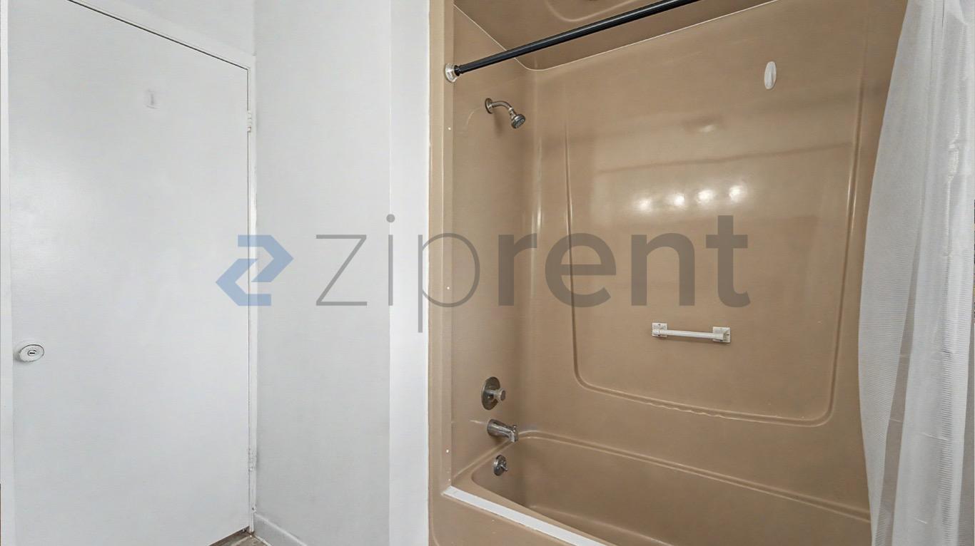 Building Photo - Unit