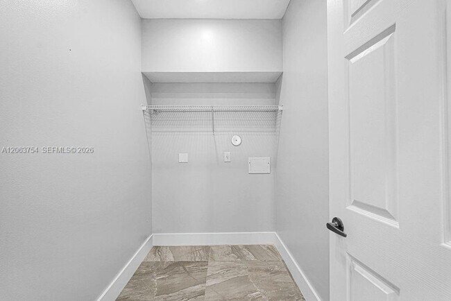 Building Photo - 1623 E Harmony Lake Cir