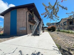 Building Photo - <b>One Bedroom Upstairs Reno Apartment<br>