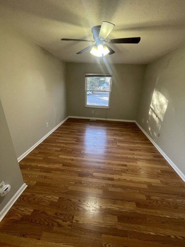 Building Photo - 4 Bd 2 ba house