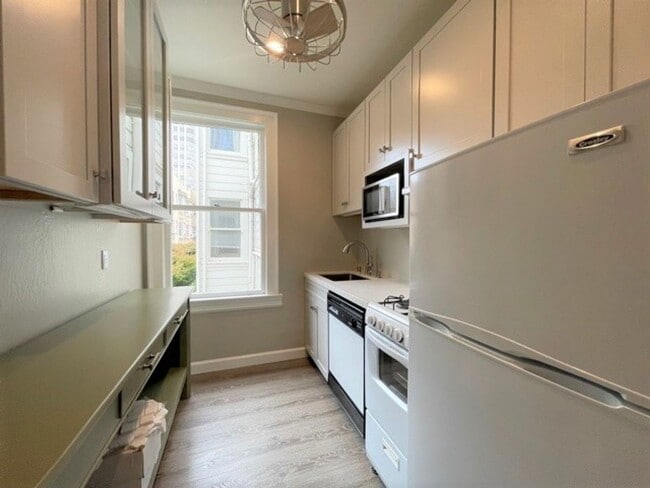 Building Photo - 5 Fella Pl