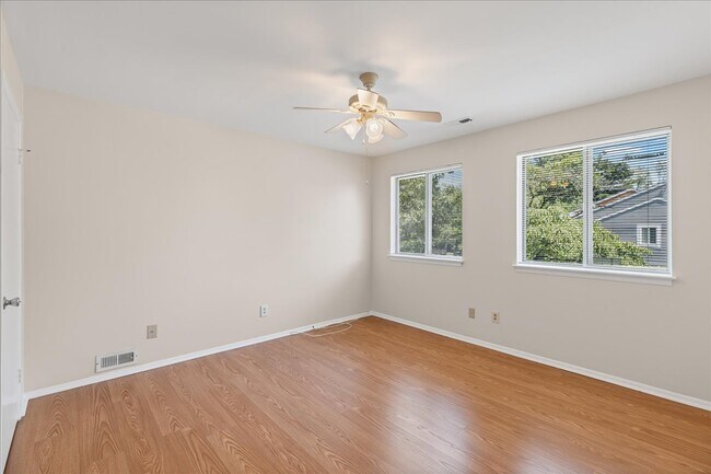 Building Photo - 504B Mulberry Cove