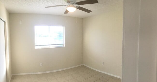 Building Photo - 215 SE Van Loon Terrace