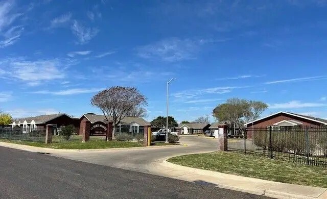 Building Photo - 2250 W 15th St