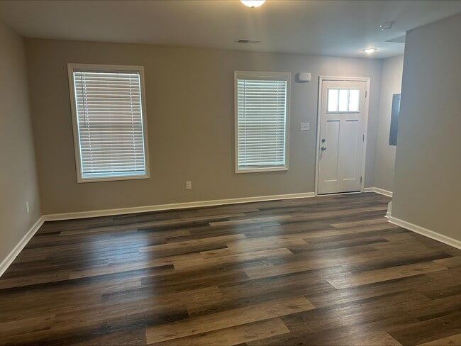Building Photo - 2038 Dolly Dr