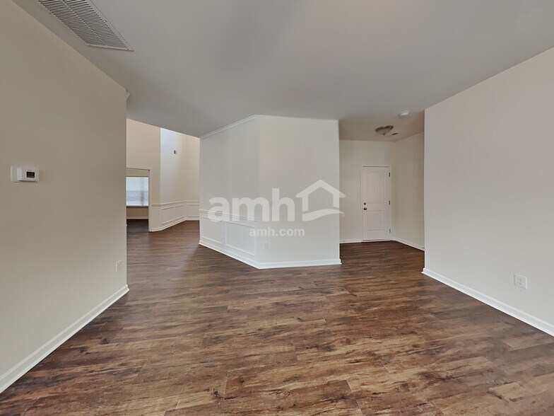 Building Photo - 1157 Paramount Dr