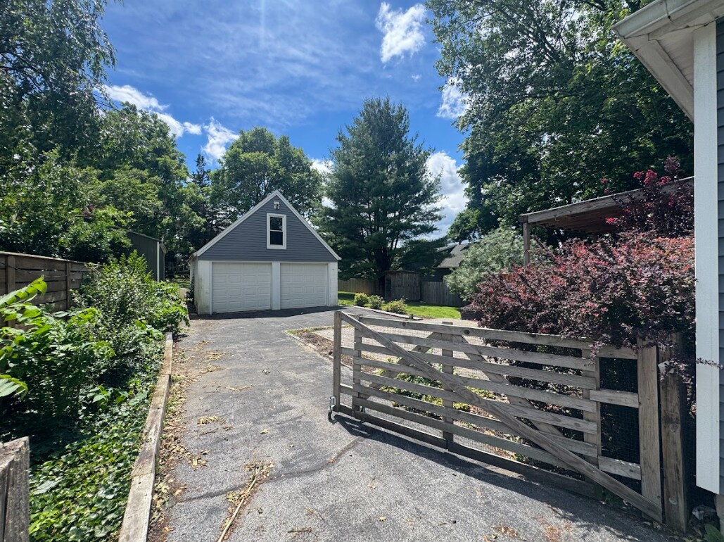 Building Photo - 704 Fishburn Rd