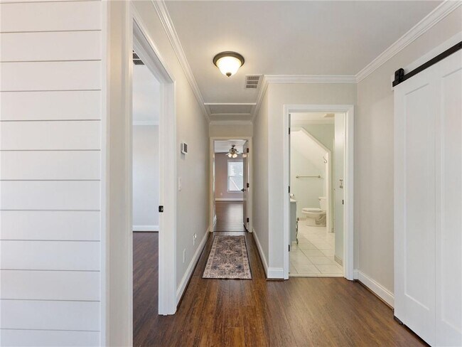 Building Photo - 3965 Hamilton View Way NE