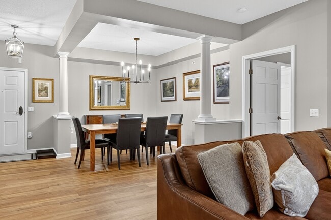 Building Photo - 5250 Grandview Square