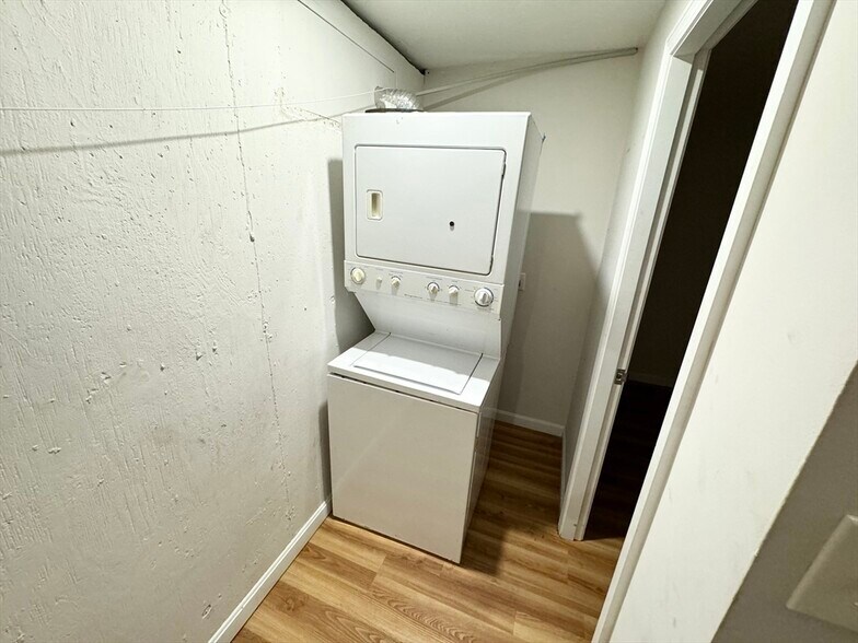 Building Photo - 21 Sydney St