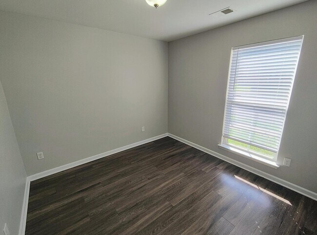 Building Photo - 5646 Sycamore Woods Dr