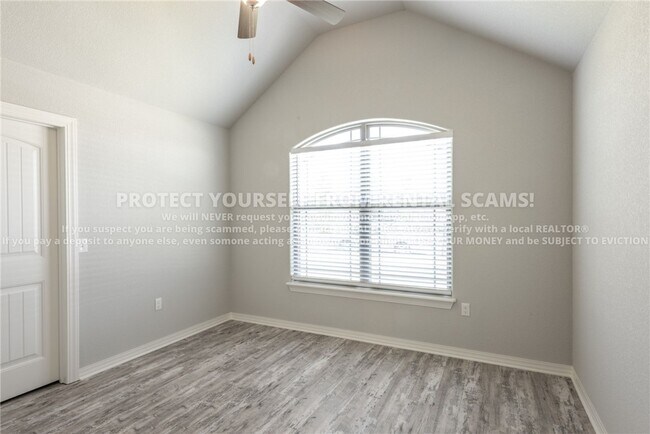 Building Photo - 4505 W Divide Dr