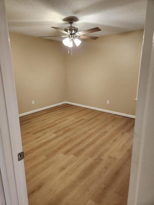 Building Photo - 4690 Opal Dr