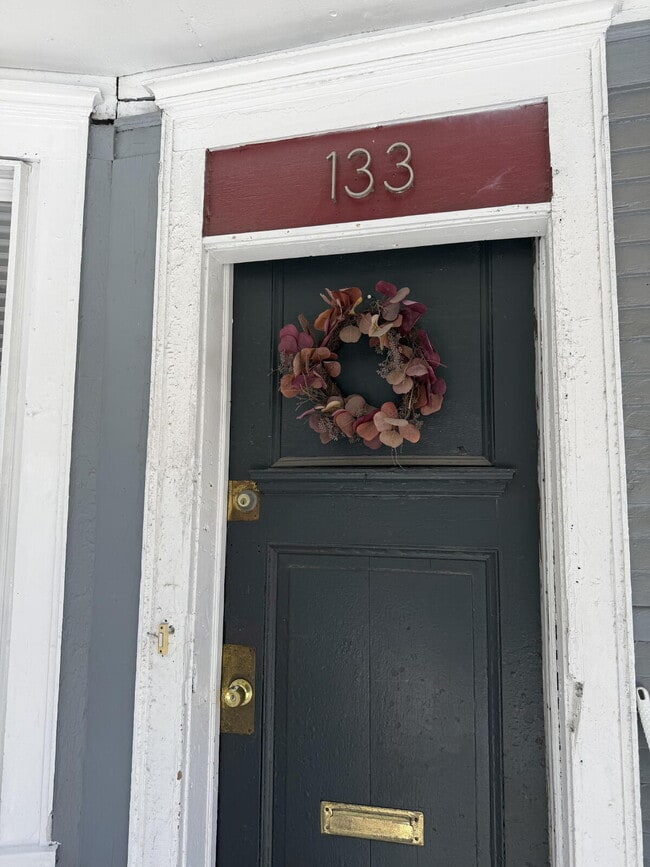 Building Photo - 133 E Lloyd St