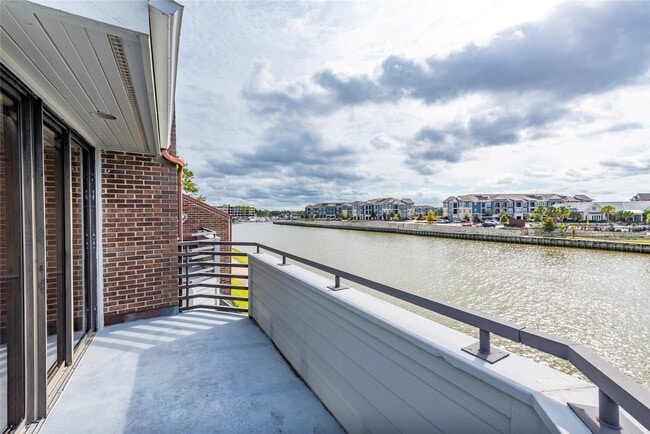 Building Photo - 2037 Enterprise Ave