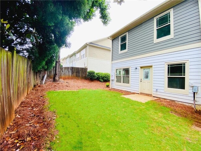 Building Photo - 1089 N Village Dr