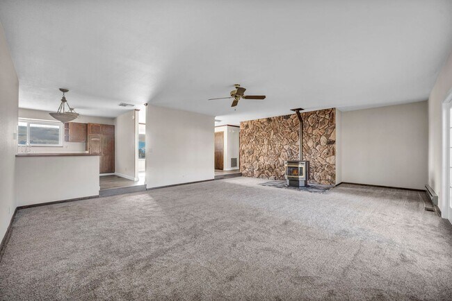 Building Photo - Single Story Home Located on a Ranch