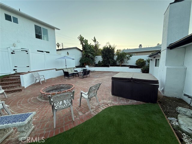 Building Photo - 20300 Oxnard St