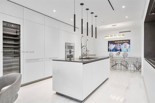 Building Photo - 300 Biscayne Blvd Way