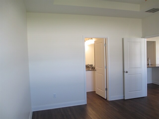 Building Photo - 870 Sunny Stroll Dr