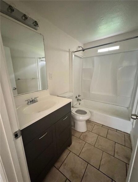 Building Photo - 608 N College Dr