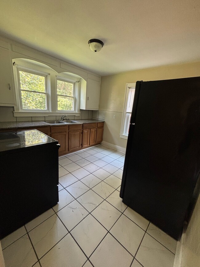 Building Photo - 530 Broad St