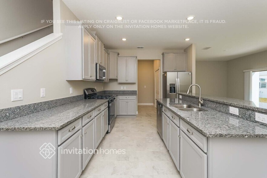 Building Photo - 2907 Coach Manors Way
