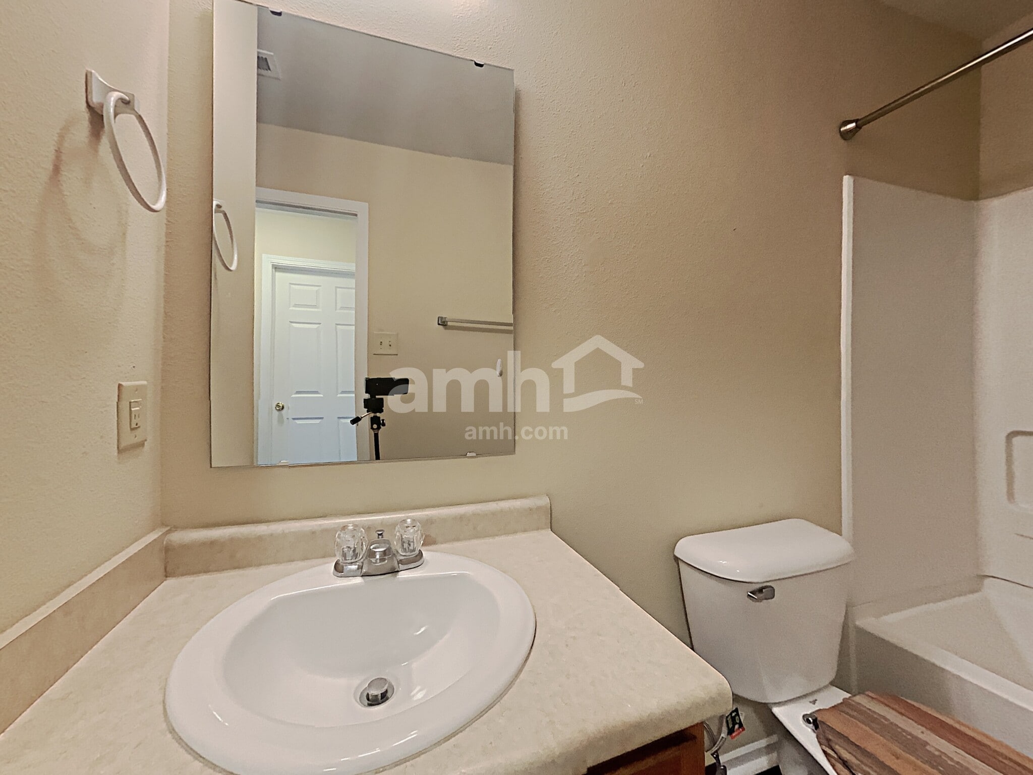 Building Photo - 3118 Hurst St