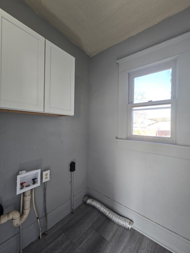 Building Photo - 305 N Pennsylvania Ave