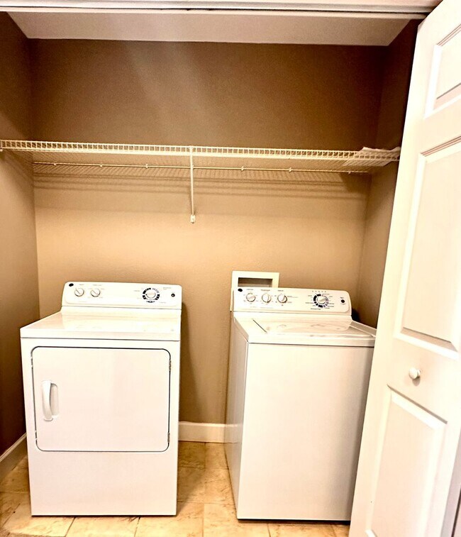 Building Photo - Spacious 3Bed/2.5Bath Townhouse in Quiet Neighborhood in Santa Rosa Beach