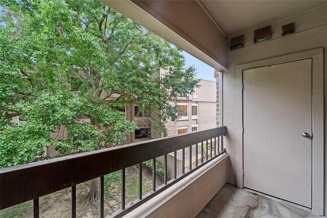 Building Photo - 2209 S Braeswood Blvd