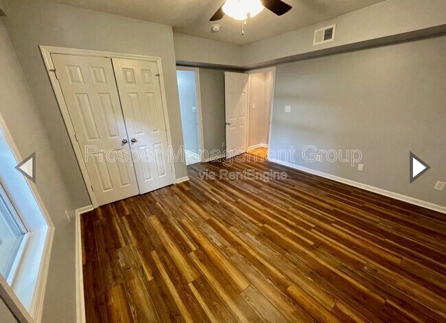 Building Photo - 86 Romney St