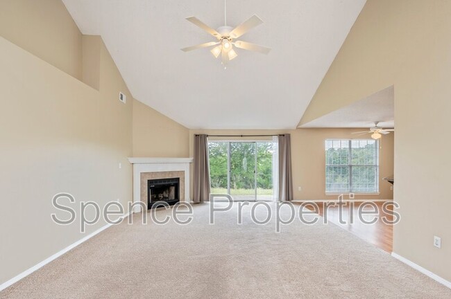 Building Photo - 809 Travis Ct
