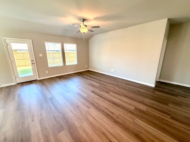 Building Photo - 600 Tidal Dr