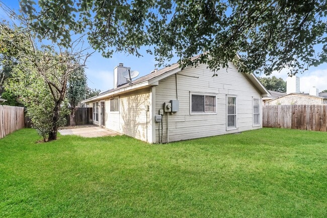 Building Photo - 6426 New World Dr