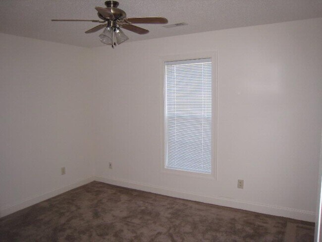 Building Photo - 4203 Ashbrook Dr