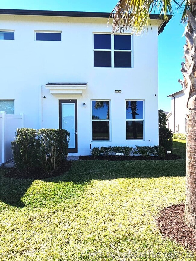 Building Photo - 6050 Praza Ln