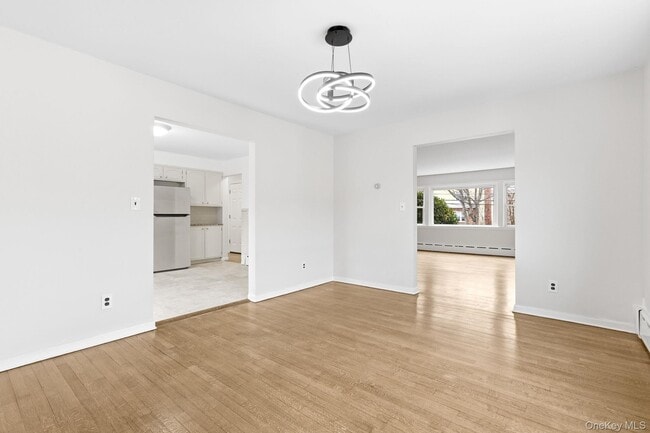 Building Photo - 222 Park Ave E