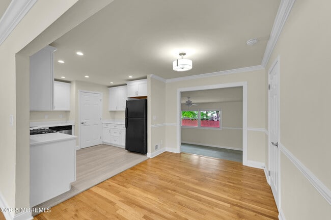 Building Photo - 895 Raleigh Dr
