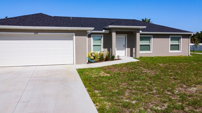 Building Photo - 1039 Birchcrest Blvd