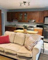 Building Photo - 544 Tolend Rd