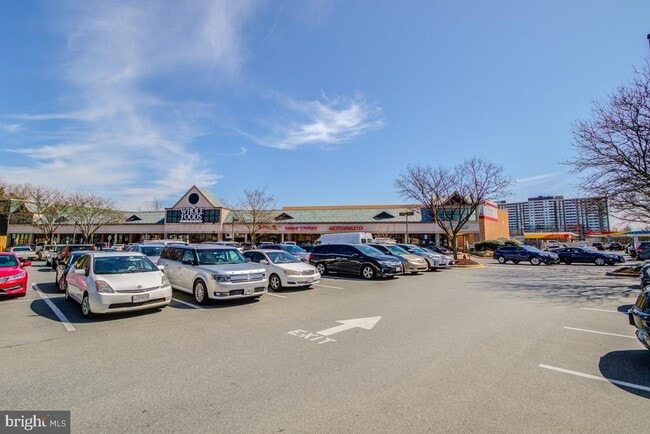 Building Photo - 5101 River Rd